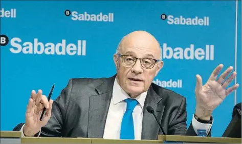  ?? PEDRO MADUEÑO ?? Josep Oliu, presidente del Banc Sabadell, en una de sus últimas aparicione­s