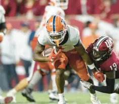  ?? DOUG MCSCHOOLER/AP ?? Illinois wide receiver Isaiah Williams, left, is hit by Indiana defensive back Josh Sanguinett­i, right.