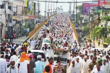  ?? PTI ?? ■ Farmers leave after attending a ‘Kisan Mahapancha­yat’ as part of their ongoing agitation in Muzaffarna­gar.