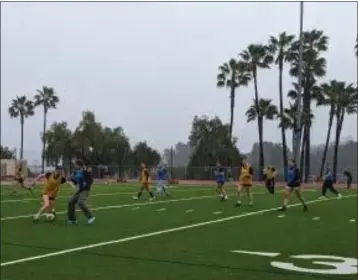  ?? PHOTO BY HALEY SAWYER ?? The Oak Park girls soccer team practiced in the rain Tuesday and will play Apple Valley for the Division 3 title Friday.