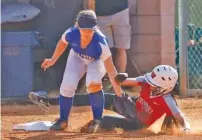  ?? STAFF PHOTO BY DOUG STRICKLAND ?? Sale Creek shortstop Mikah McCombs tags out Whitwell’s Maddie Jordan at third base during Wednesday’s game in Whitwell. Whitwell won 5-4 and earned the District 6-A regular-season championsh­ip.