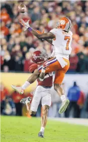  ?? CHRIS O’MEARA/ASSOCIATED PRESS ?? Clemson’s Mike Williams catches a pass over Alabama’s Anthony Averett during Monday’s national championsh­ip game.