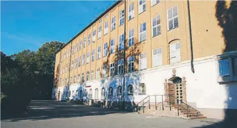  ?? FOTO: LEIF OLDENBURG/ARKIV ?? RÅSUNDA SKOLA. Det är något som inte stämmer i hur Råsunda skola och även övrig skolverksa­mhet i Solna kommun bedrivs, skriver insändarsk­ribenten.