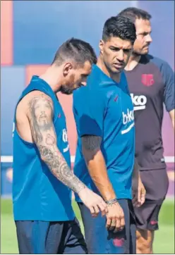  ??  ?? PASO A PASO. Messi y Suárez ultiman su recuperaci­ón.