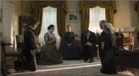  ?? JOHAN VOETS/MUSIC BOX FILMS VIA AP ?? Duncan Duff, from left, Jennifer Ehle, Cynthia Nixon, Miles Richardson, Keith Carradine and Joanna Bacon in a scene from “A Quiet Passion.”