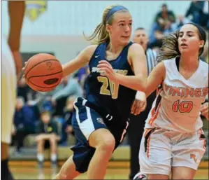  ?? SAM STEWART - DIGITAL FIRST MEDIA ?? Spring-Ford’s Rachel Christman drives to the basket while Perkiomen Valley’s Allison Cappelli defends during the second half.