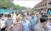  ?? ARVIND YADAV/HT PHOTO ?? CM Kejriwal and PWD minister Satyendar Jain during their visit to n
Chandni Chowk on Thursday.