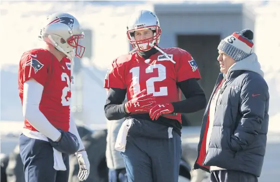  ??  ?? New England head coach Bill Belichick, right, talks to quarterbac­ks Tom Brady, centre, and Brian Hoyer.