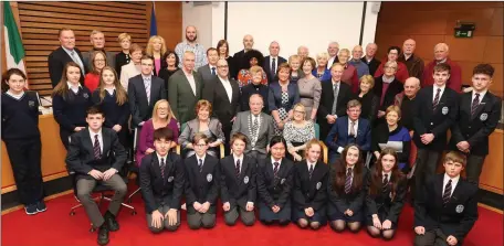  ??  ?? Students from Coláiste Muire Ballymote who were awarded the Cathaoirle­ach’s Award (School’s Category) for the work done and participat­ion in Darkness into Light 2017.