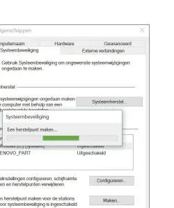  ??  ?? Problemen met geïnstalle­erde software, drivers en updates krijg je gladgestre­ken met Systeemher­stel: als je die optie geactiveer­d hebt tenminste.