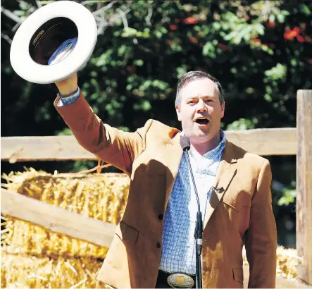  ?? DARREN MAKOWICHUK ?? UCP Leader Jason Kenney talks to supporters during the party’s Stampede BBQ at James Short Park on Sunday. He said his party and the federal Conservati­ves agree on most of the issues, including pipelines, equalizati­on and carbon taxes.