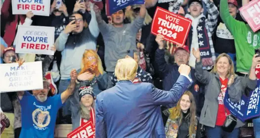  ?? [AFP ] ?? Donald Trump bei einem Wahlkampfa­uftritt: Am anstehende­n „Super Tuesday“winkt ihm der Sieg über Konkurrent­in Nikki Haley.