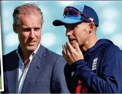  ?? REUTERS ?? Approachab­le: Ed Smith talks to Jonny Bairstow (left) and England captain Joe Root (right)