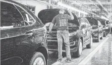 ?? CHRIS YOUNG THE CANADIAN PRESS ?? Ford Edges sit on a production line at the Ford Assembly Plant in Oakville in February 2015. U.S. President Donald Trump's threat to impose 25 per cent tariffs on auto imports from Canada would devastate the integrated supply chain that has been built...