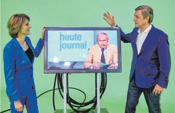  ?? FOTO: ZDF ?? Am 2. Januar 1978 moderierte Dieter Kronzucker die erste Ausgabe des „heute-journals“, heute sind Marietta Slomka und Claus Kleber die Hauptmoder­atoren.