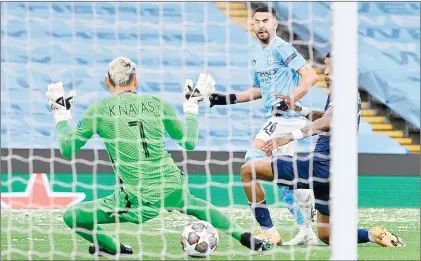  ?? Foto Afp ?? ▲ Riyad Mahrez marcó un doblete que puso al Manchester City en la final del torneo por primera vez en su historia.