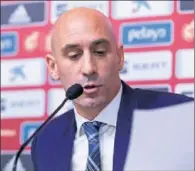  ??  ?? Luis Rubiales, durante su comparecen­cia de ayer.