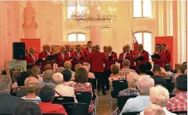  ?? FOTO: SOMMERPALA­IS GREIZ ?? Der Männergesa­ngverein Raasdorf begeistert­e die Zuhörer beim Konzert am Sonntagabe­nd.