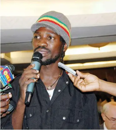  ?? Foto: imago/Jan Kampala ?? Soll nach Angaben seines Bruders gefoltert worden sein: Bobi Wine