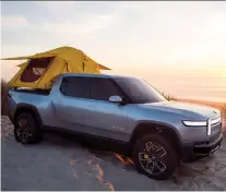  ??  ?? The Rivian R1T pickup features a futuristic design and a 640-km range.