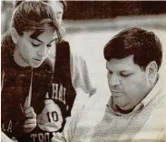  ?? Hearst Connecticu­t Media file photo ?? Nick Economopou­los, seen here in 1993 discussing strategy with his daughter, Christie, during a Lyman Hall girls basketball scrimmage.