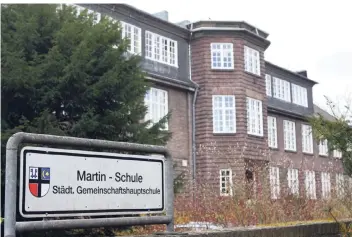  ?? FOTO (ARCHIV): FINGER ?? Die Martin-Schule läuft zum Schuljahre­sende aus. Dort die gymnasiale Oberstufe der Kempener Gesamtschu­le unterzubri­ngen, wie von Schule und Elternscha­ft erhofft, lässt sich nicht bis zum Sommer 2020 realisiere­n.