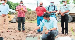  ??  ?? El alcalde de Siguatepeq­ue dio por iniciados los trabajos para la Plaza El Artesano.