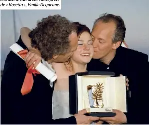  ??  ?? 1999 Jean-Pierre et Luc Dardenne entourent l’interprète de « Rosetta », Emilie Dequenne.