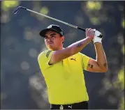  ?? ROSS KINNAIRD / GETTY IMAGES ?? Rickie Fowler made five birdies over his last 11 holes to finish the first round of the PGA Championsh­ip one stroke behind leader Gary Woodland.