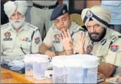  ?? SANJEEV KUMAR /HT ?? Bathinda Zone IGP MS Chinna (right) during a press conference on Tuesday.