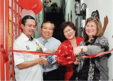  ??  ?? Daud (left) at the official opening of Smart Reader Kids Taman Mawar, Puchong. With him are (from left) Romlee, Doriawati and Smart Reader Worldwide Sdn Bhd group executive director Dr K.H. Wang.