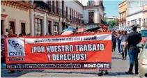  ?? /RICARDO REYES ?? Integrante­s del Movimiento Democrátic­o Magisteria­l de Zacatecas (MDMZ) marcharon por las principale­s calles del Centro Histórico