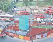  ??  ?? Workers give final touches to the traffic island, where Bal Thackeray’s statue will be unveiled, at Colaba.