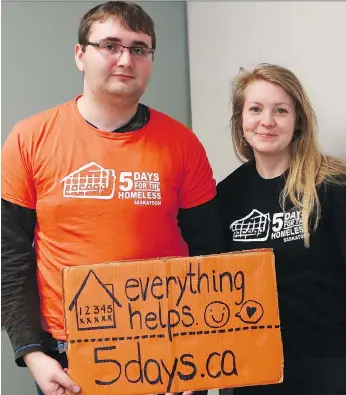  ?? MICHELLE BERG ?? U of S students John Younger and Anja Eliasson are planning to spend five days living outdoors to get a sense for what life is like for the homeless and raise money and gather food and goods to help the needy.