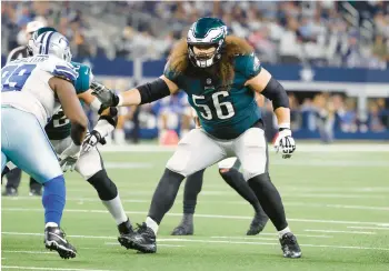  ?? AINSWORTH/AP MICHAEL ?? Philadelph­ia Eagles offensive guard Isaac Seumalo, middle, sets up to pass protect against the Dallas Cowboys in 2021.