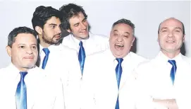  ??  ?? Lucas Cabrera, Dany Pereyra, Joaquín Díaz Sacco, Juan Carlos Cañete y Javier Lacognata protagoniz­an la comedia “Los hombres son de Venus”.