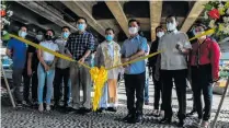  ??  ?? Mayor Jaime Fresnedi (3rd from right) and Congressma­n Ruffy Biazon (5th from right) led the inaugurati­on ceremony of Phase 1 of the Developmen­t of Alabang Viaduct, an initiative of the National Government through its “Green, Green, Green” program, on February 24.