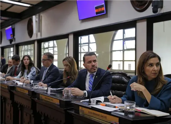  ?? Mayela LÓPEZ ?? Diputados de Liberación Nacional aseguran que el Gobierno debe poner en su justa dimensión la crisis actual de las finanzas públicas. En la foto, los legislador­es Sivia Hernández, Wagner Jiménez, Karine Niño y Roberto Thompson (de derecha a izquierda).