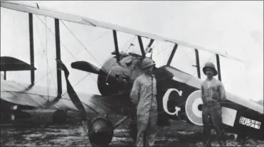  ?? PAOLO VARRIALE ?? Sopwith “Camel” B6344 appartenan­t au capt. James Mitchell, du Sqn 28 du RFC envoyé sur le front italien en décembre 1917. Il revendique au total dix avions détruits durant toute la guerre, dont huit en Italie.