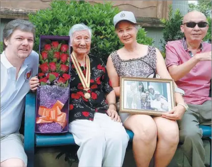  ?? PHOTOS PROVIDED TO CHINA DAILY ?? Ronny Verdoodt (left) presents gifts to “Granny” He and her family members at the Renda Nursing Home for the Elderly in Shenzhen, Guangdong province.