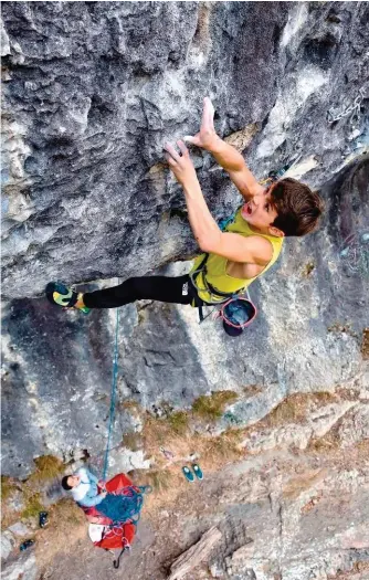  ?? © Seb Richard ?? Ci-contre : Pierre Marzullo en mode guerrier dans Du Bonheur pour les mules (8c).