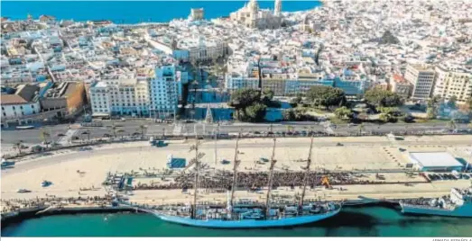  ?? ARMADA ESPAÑOLA ?? Foto aérea de la ciudad de Cádiz en la salida del pasado domingo del Elcano.