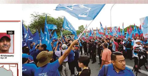  ?? PIC BY ROSLIN MAT TAHIR ?? PKR and Barisan Nasional supporters in front of the nomination centre at Dewan Tanjung in Seksyen 19, Shah Alam, yesterday.