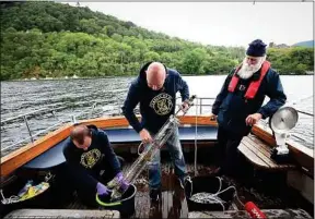  ??  ?? Un scientifiq­ue néo-zélandais va sonder les eaux du célèbre lac écossais.