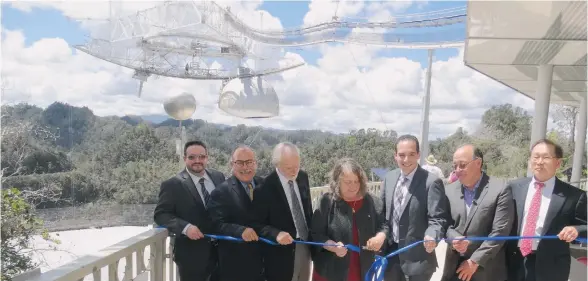  ?? FOTOS: RAPHAEL COSME / LA PRENSA ?? Con un corte de cinta se celebró la entrada formal de la Universida­d de la Florida Central al consorcio que opera el Observator­io de Arecibo, en Puerto Rico.