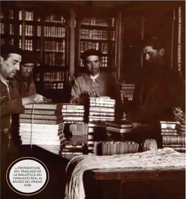  ??  ?? PREPARATIV­OS DEL TRASLADO DE LA BIBLIOTECA DEL EXPALACIO REAL AL MUSEO DEL PRADO. 1938.