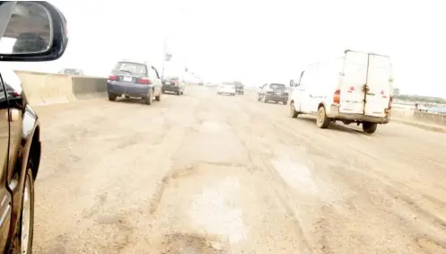  ?? ?? Third Mainland Bridge before the ongoing reconstruc­tion work