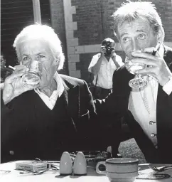  ??  ?? Sozzled: Jeffrey Bernard (left) and Peter O’Toole in Soho