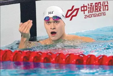  ?? PHOTOS BY XINHUA ?? World and Olympic champion Sun Yang acknowledg­es the crowd after winning the 800 meter freestyle final in 7:50.47 at the China National Swimming Championsh­ips in Taiyuan, Shanxi province, on Saturday.