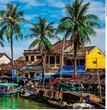  ??  ?? The taste of Vietnam: Bun cha meatballs and the Thu Bon river in Hoi An